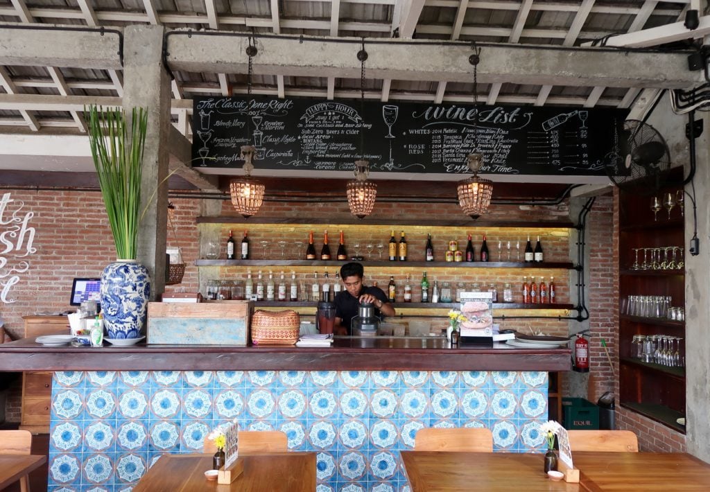 Looking for the best healthy restaurants in Ubud, Bali? These are my top five picks for amazingly delicious vegetarian and vegan cafes in Ubud. Enjoy!