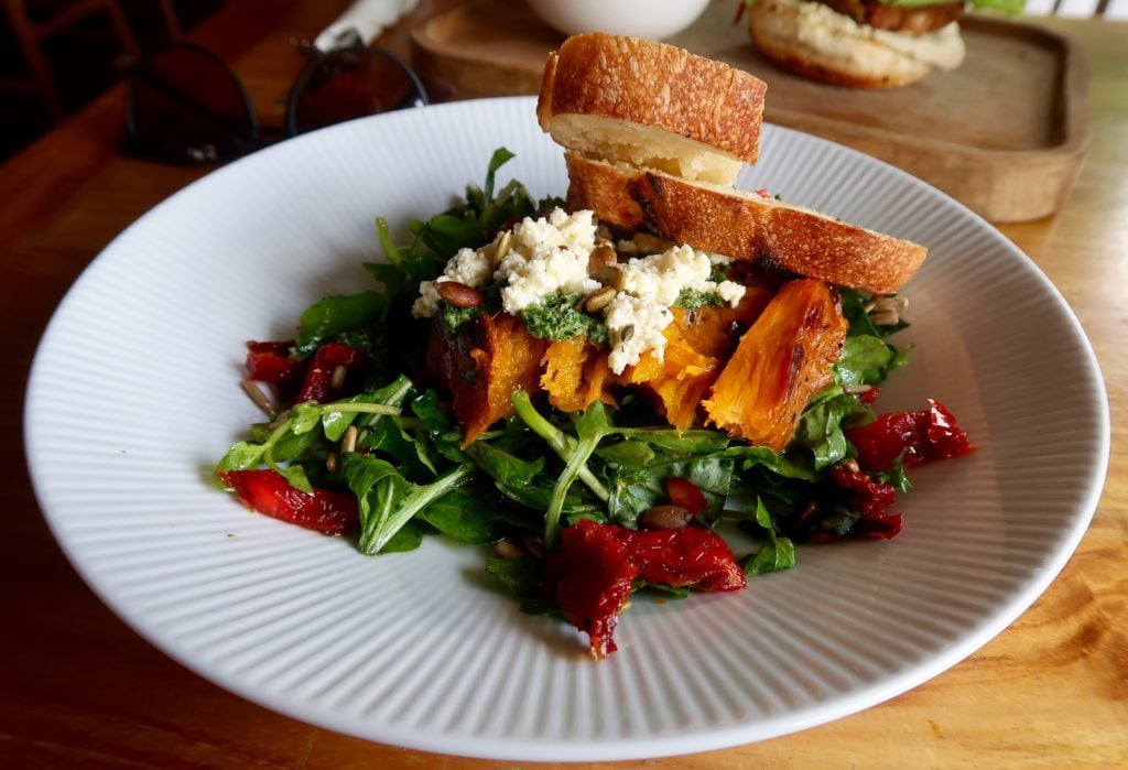 Looking for the best healthy restaurants in Ubud, Bali? These are my top five picks for amazingly delicious vegetarian and vegan cafes in Ubud. Enjoy!