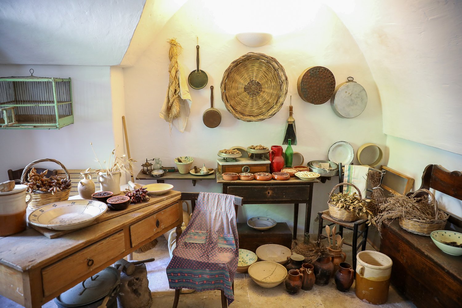 Kitchen of Trullo Sovrano. In this guide to Alberobello, visiting this museum is a must-try.