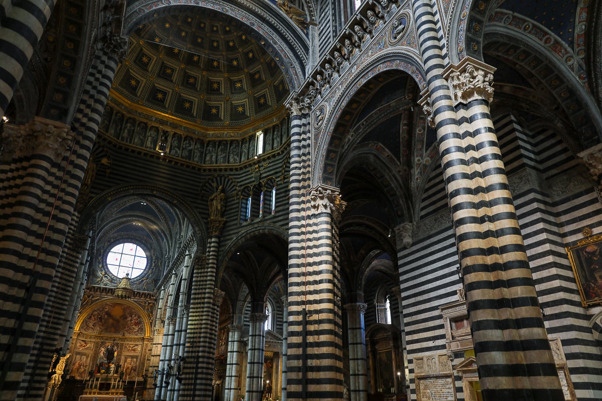 Intricate design and architecture of Duomo's ceilings and pillars. If you're exploring Tuscany in one day, make sure to visit the Duomo and admire its every detail.
