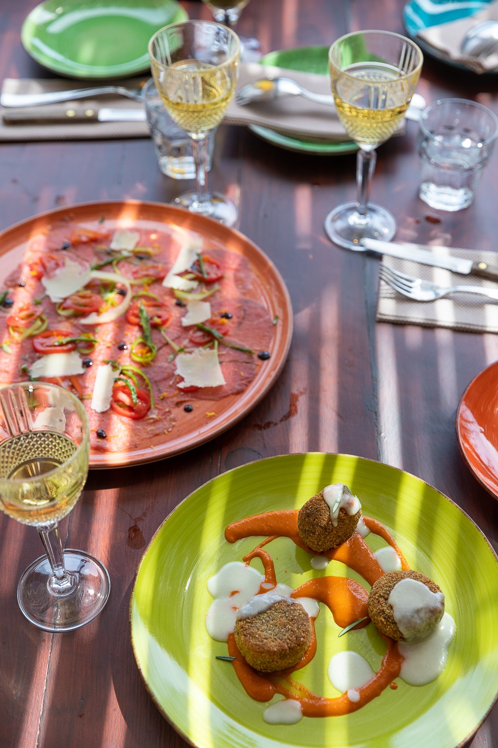 Veggie balls and beef caparccio and some glasses of white wine at a farm-to-table restaurant in Ischia