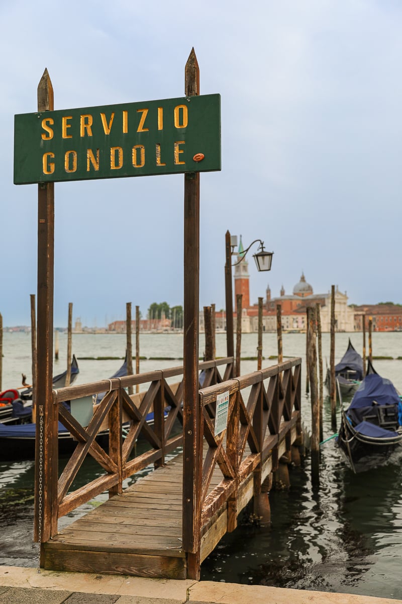 A scenic "servizio di gondole" station and dock in Venice