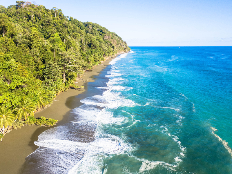 Wavy ocean by the beach in Corcovado