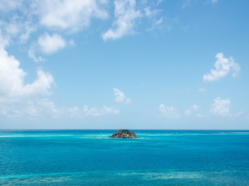 View of Crab Cay surrounded by blue ocean waters. One of the best things to do in Providencia, Colombia is going on a boat trip to Crab Cay.
