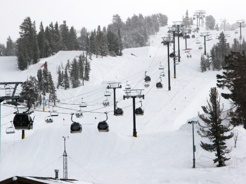 Mammoth mountain is a must on your California bucket list! Beautiful landscapes and the best resort in california for skiing and snowboarding