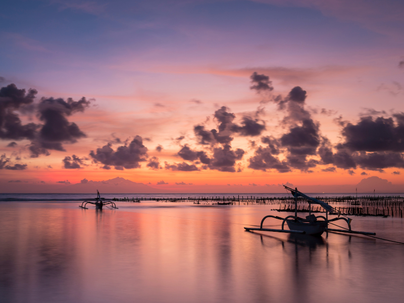 Sunrise in Nusa Penida, Indonesia with boats floating